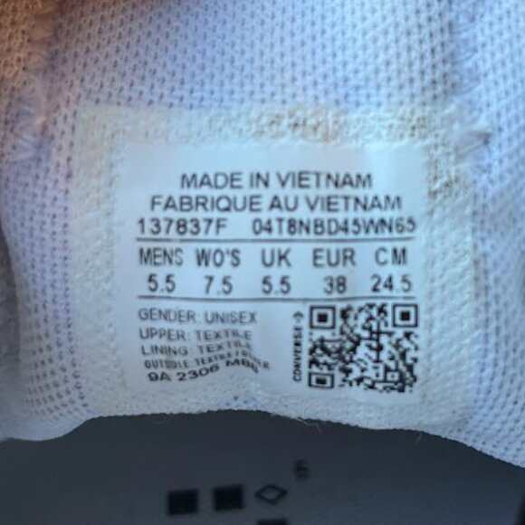 Like New! Womens size 7.5 Chuck Taylor All Star Canvas Electric Purple - Picture 4 of 4